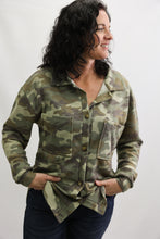 Load image into Gallery viewer, Jacket In Camo
