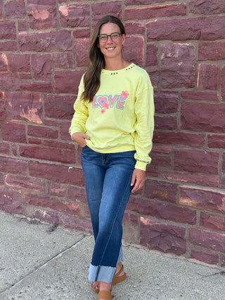 Lemon Love Graphic Sweatshirt – Relaxed Pastel Pullover