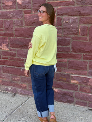 Lemon Love Graphic Sweatshirt – Relaxed Pastel Pullover