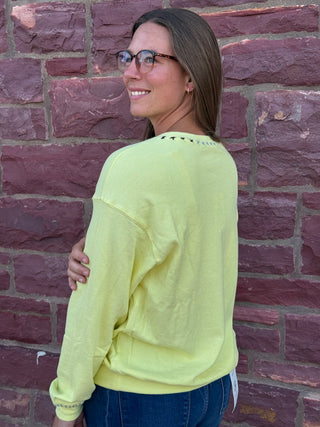 Lemon Love Graphic Sweatshirt – Relaxed Pastel Pullover