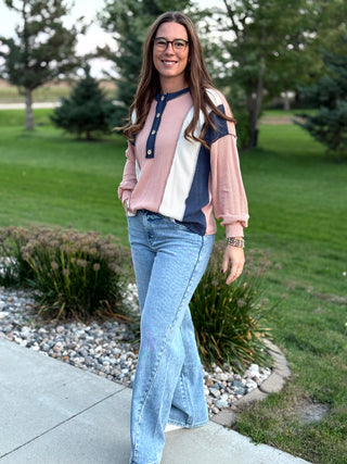 Elevate your everyday rotation with this chic colorblock waffle knit Henley, featuring a sophisticated pink and cream palette. This breathable, textured long sleeve blends cozy comfort with a polished aesthetic, making it the ultimate transition piece for any season.