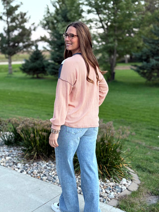 Elevate your everyday rotation with this chic colorblock waffle knit Henley, featuring a sophisticated pink and cream palette. This breathable, textured long sleeve blends cozy comfort with a polished aesthetic, making it the ultimate transition piece for any season.
