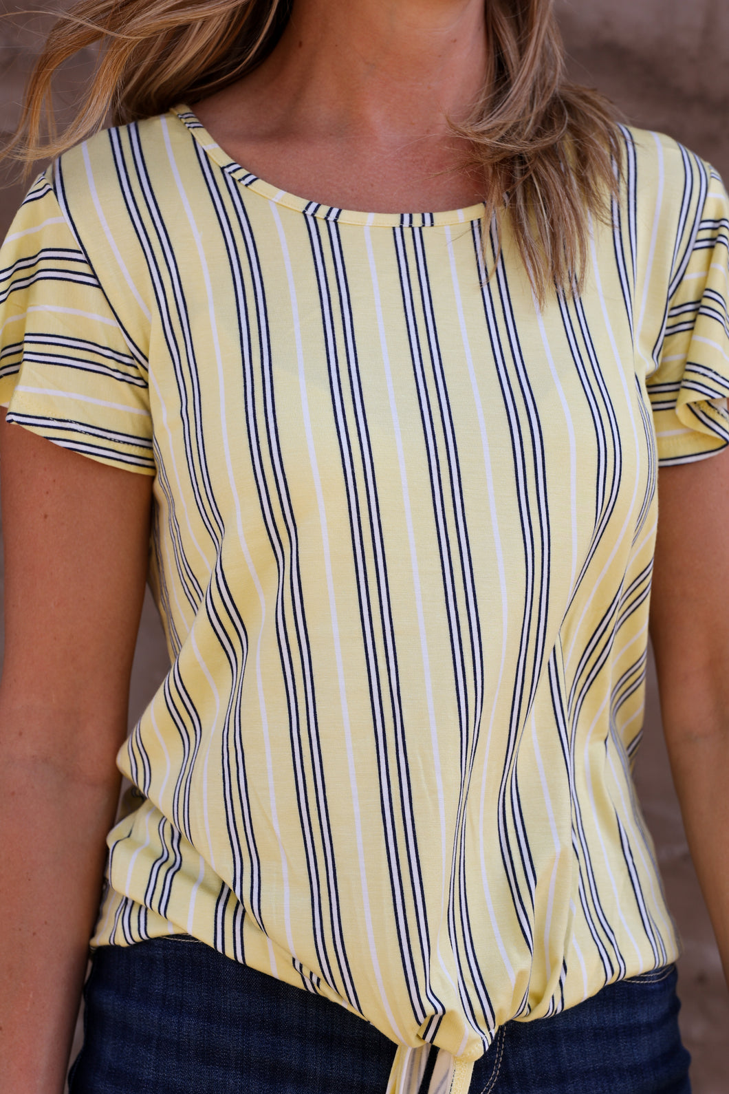 Short Sleeve Striped Top Tie Front in Banana Combo